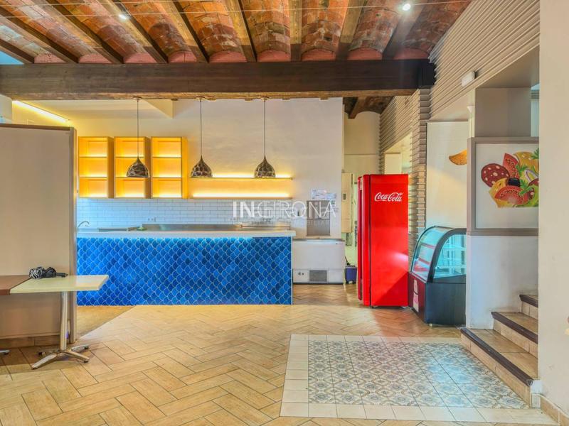 Foto b1224279-f37d-4616-a018-2dd7addaaa22. Alquiler local comercial local a lescala port den perris en Escala (L´)