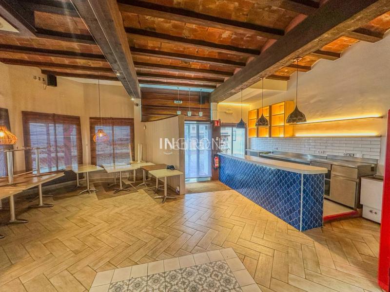 Foto 1e842bc5-aaf1-4e00-8e11-f9273274d191. Lloguer local comercial a Nucli Antic Escala (L´)