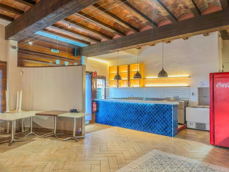 Foto 381b2f5a-0cb9-41ce-ba4a-a69e8a79a3f6. Lloguer local comercial a Nucli Antic Escala (L´)