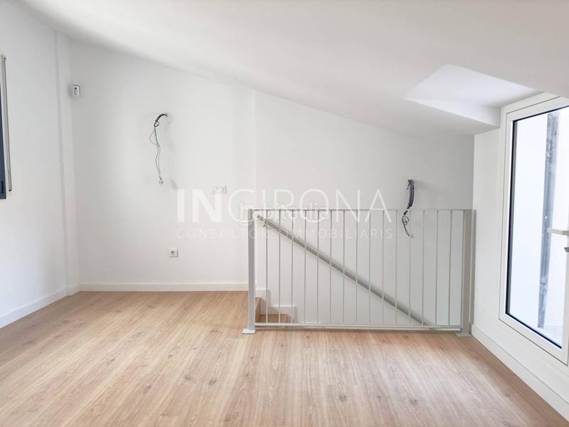 Foto 687e07c8-c2a5-4051-95b3-a39db0c6b6de. Alquiler ático oportunidad! excepcional ático duplex seminuevo en el centro en Girona