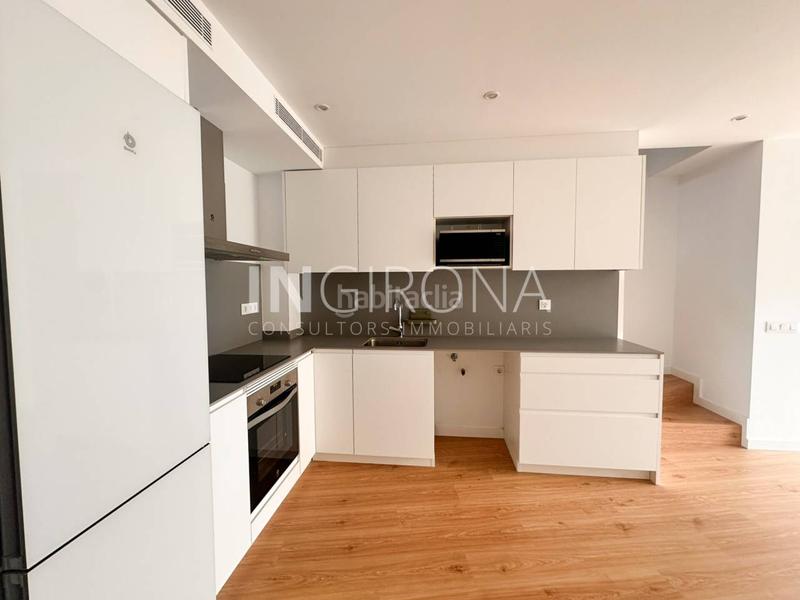 Foto 77cf0e7b-e799-4d35-9194-75913e0a6d9d. Alquiler ático oportunidad! excepcional ático duplex seminuevo en el centro en Girona