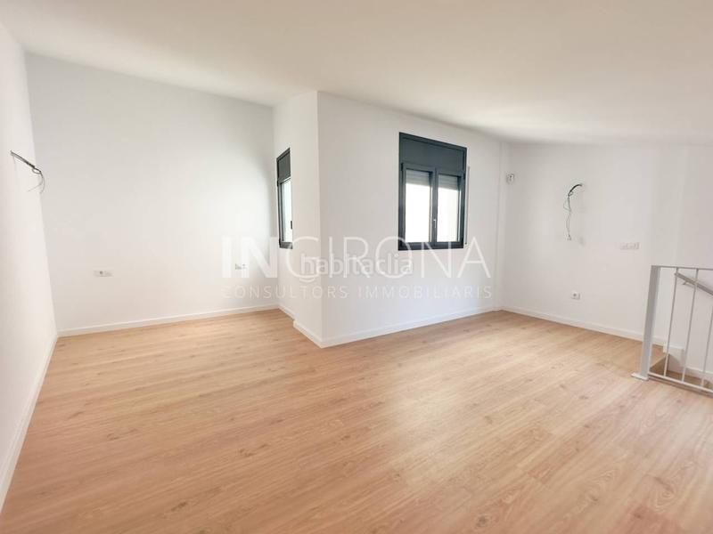 Foto 834ef731-1150-4aac-a0db-336e78ea45a3. Rent penthouse with heating in La Devesa Girona