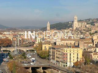 Oficina  Paseo general mendoza. Oficina amb vistes ic�niques al barri vell de girona  passeig ge