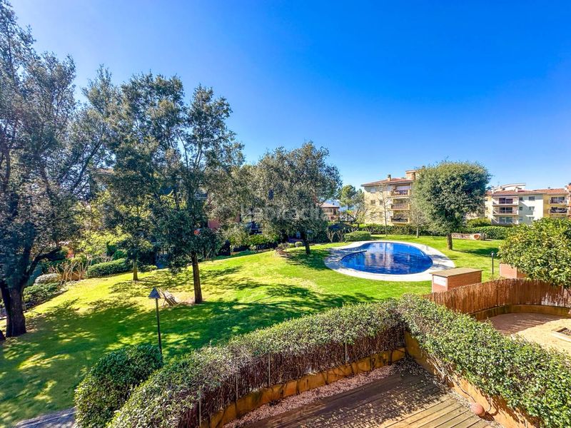 Foto 76ccbdd8-6a07-4e7f-aeb2-4720e4e37c0f. Pis amb calefacció aparcament piscina a Montjuïc Girona