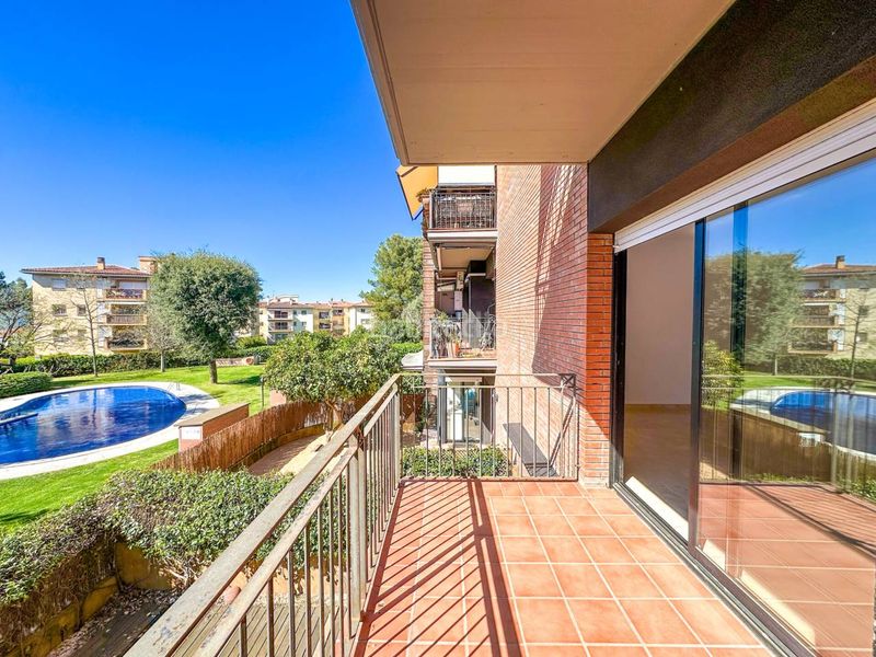 Foto fece3e36-8060-4f29-a95e-ce455b6b195e. Pis amb calefacció aparcament piscina a Montjuïc Girona