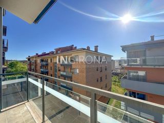 Penthouse  Calle joaquim ruyra i oms. Oportunidad! àtico dúplex en montilivi girona