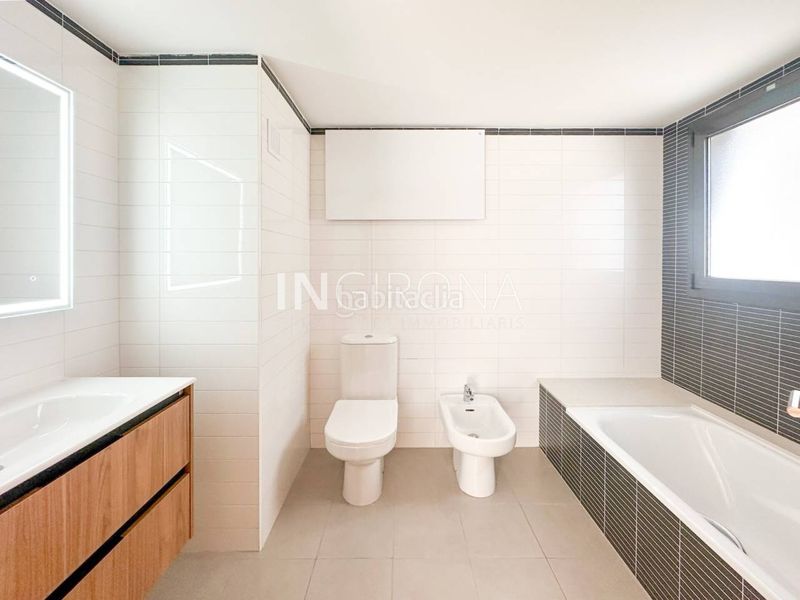 Foto 718571a1-f0b2-4a1a-bf11-f135d068d95f. Pis amb calefacció a Montilivi Girona