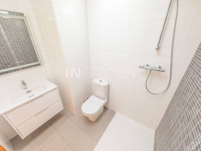 Foto c54f8beb-dd16-43e3-950d-7411e91716ae. Pis amb calefacció a Montilivi Girona