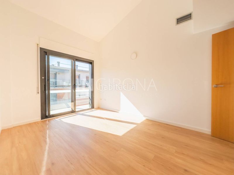 Foto cf075141-05bd-49f9-a71a-efe79355f428. Pis amb calefacció a Montilivi Girona