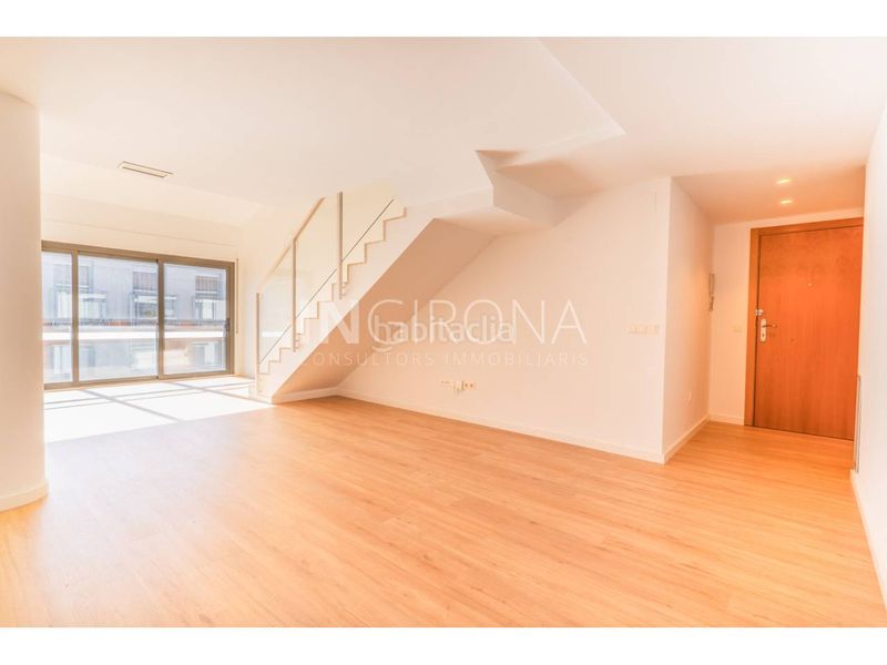 Foto ffe1dcbc-6968-4f8f-a981-b288b986f7cc. Pis amb calefacció a Montilivi Girona