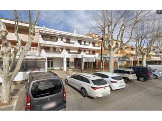 Local Comercial  Calle marinada. Local comercial amb doble fa�ana, dues terrasses i m�ltiples pos