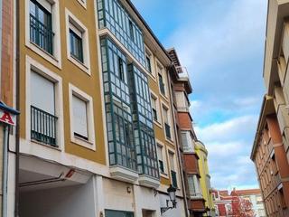 Geschäftsraum in Carreño. Local comercial sin acondicionar con inmejorable situación en ca
