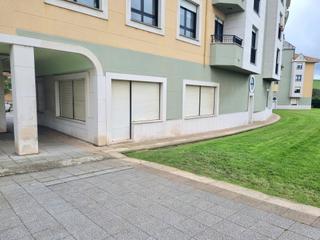 Geschäftsraum in Carreño. Se vende bajo de 100 m2 utiles sin acondicionar en la calle muye