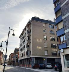 Etagenwohnung en Carreo. Amplia vivienda amueblada al lado del teatro prendes.