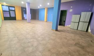 Lloguer Local Comercial a Carreño. Céntrico bajo comercial de 80 m2 sito en la calle pedro herrero.