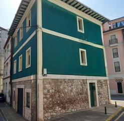 Haus en Carreo. En pleno centro a pocos metros de la playa y el puerto se vende