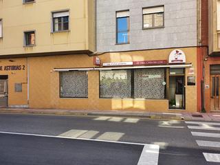 Geschäftsraum in Carreño. Amplio y céntrico local comercial  con posibilidad de cambio de