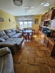 Appartement à Carreño. Se vende piso de tres habitaciones con vistas al mar