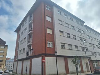 Lloguer Local Comercial a Carreño. Se alquila local de 185 m2 diafano