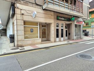 Miete Geschäftsraum in Carreño. Local comercial instalado con amplios escaparates.