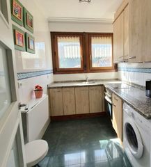 Affitto Appartamento in Carreño. Soleado y luminoso apartamento céntrico con plaza de garaje.