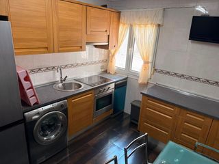 Rent Flat  Carlos albo. Soleado y luminoso piso sito en la calle carlos albo, disponible