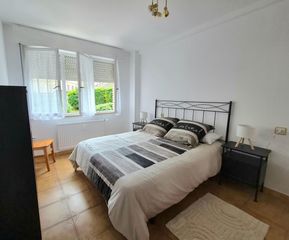 Rent Flat in Carreño. Se alquila piso de tres habitaciones en la zona de san antonio.