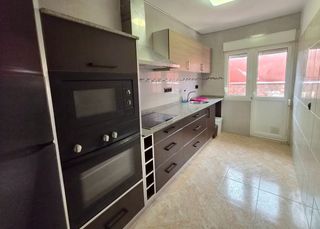 Rent Semi detached house in Carreño. Se alquila casa adosada en candas