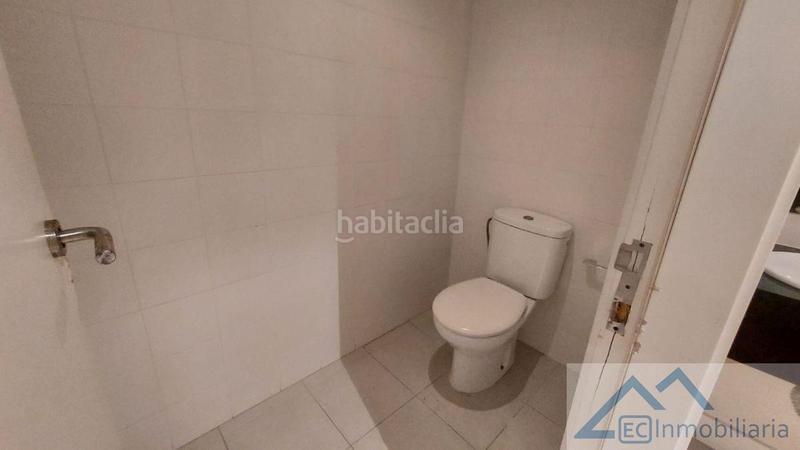 Foto a79a90e2-fe25-4597-a5fb-4a880d4854e5. Location local commercial dans Centro - Ayuntamiento Santander