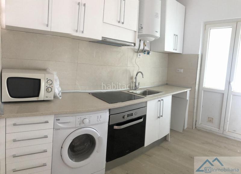 Foto ca506cb2-7cd9-4d63-9423-79a39249ddb5. Rent flat with heating in Puerto Chico Santander