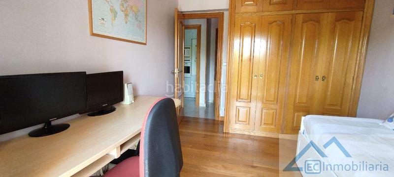 Foto 8fc0d82f-3984-42b3-9404-f8fceab043bc. Alquiler piso  en Los Castros Santander