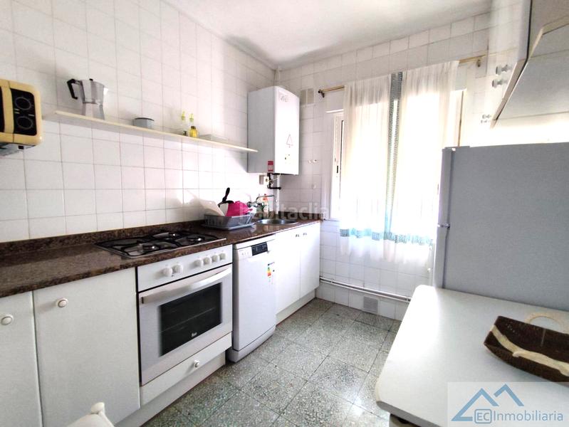 Foto 9309a16a-b4fd-4961-8b99-a4ba8041d67e. Location appartement avec chauffage parking dans Los Castros Santander