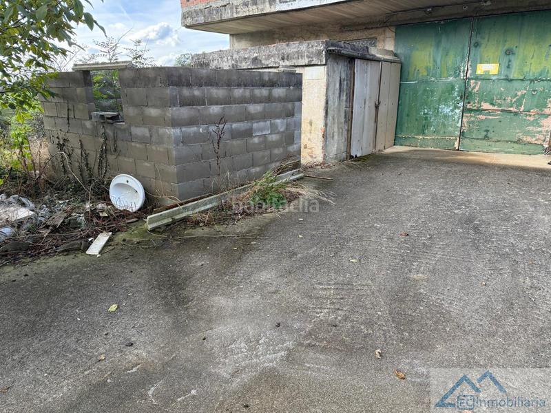 Foto d552f50b-a396-4cb2-a569-9096102350bf. Nave industrial en campos delante nave en Riotuerto