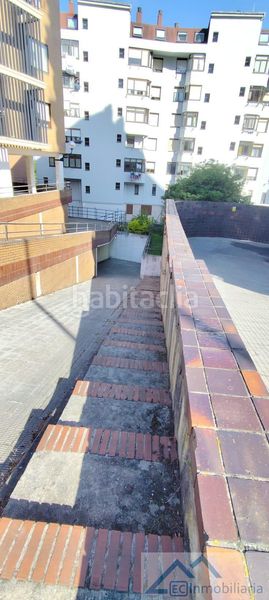 Foto d267783a-4a19-4a6b-b9fb-c68844107278. Aparcament cotxe a Los Castros Santander