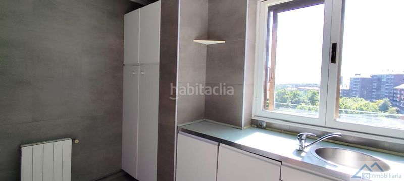 Foto 4b03e4d4-0aa0-49b6-b4ee-46119712f230. Pis amb calefacció aparcament a Alisal - San Román Santander