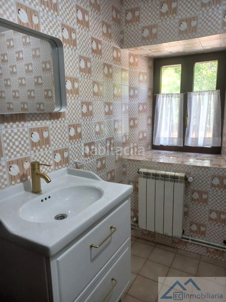 Foto 6beb927f-b33b-4765-b748-a5a95199af80. Casa adossada a Riotuerto