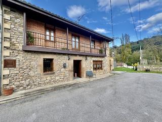 Casa adossada  Santa cruz - calle la estación. Casa de piedra adosada en esquina con 716m2 de parcelasta. cruz