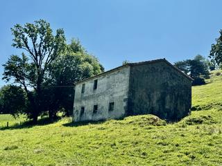 Haus  Matienzo - bº la vega. Espectacular finca agraria con 2 cabañas en ruesga