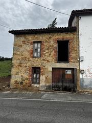 Maison à Barrio de arriba - av arriba-alisas 75. Cabaña de piedra para reformar en b arriba la cavada
