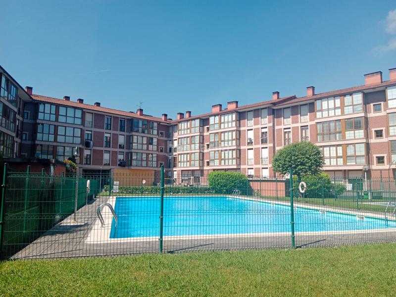 Foto c72b559b-7c49-47d0-889f-7a2e23a89cef. Rent flat with heating parking pool in Voto
