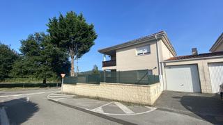 Casa aparellada  Villaverde de pontones - bº trapa 54. Espléndido chalet pareado con 5 hab en villaverde de pontones