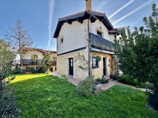 Casa aparellada  Santillana del mar - avenida de le dorat. Chalet pareado en santillana del mar