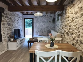 Rent Semi detached house  Rucandio - rucandio. Rucandiola cavadaalquiler temporalcasa adosada de piedra