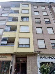 Etagenwohnung in Solares - av calvo sotelo 36. Amplio apartamento con vistas despejadas en el centro de solares