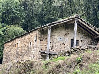 Maison à San pedro del romeral - el molino. Precioso molino para restaurar en san pedro del romeral