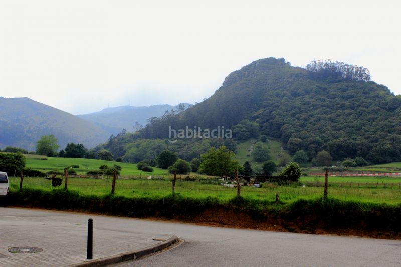 Foto c1639d29-3db0-473c-bc97-2810b467a6b2. Aparcament cotxe a Solares - Valdecilla Medio Cudeyo