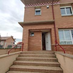 Casa adossada  N/a. Este casa / chalet se encuentra en calle de la jota, 31500, tude