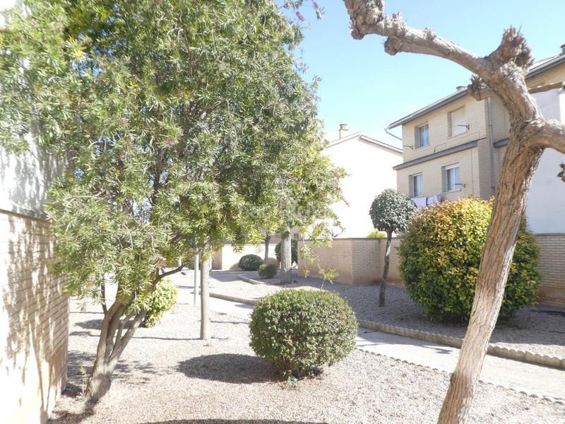 Foto c32e89d6-4fe3-4b03-8b6c-e216bf3ba19f. Casa adosada en Buñuel