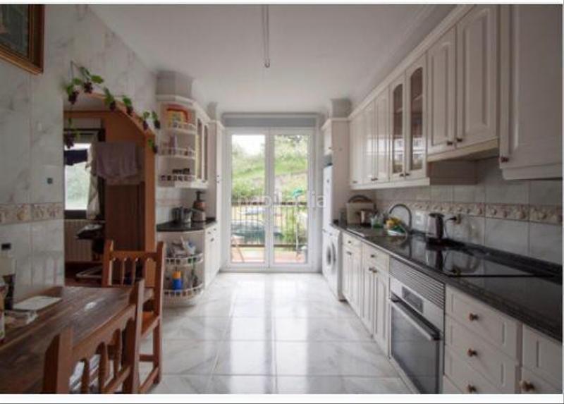 Foto d01f6d17-40d6-45b0-8830-ce0a19d4eb18. Casa pareada en Igeldo Donostia - San Sebastián