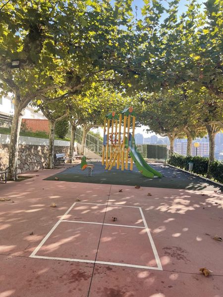 Foto 21e3613a-4e46-4214-8258-e716745ef6f6. Casa amb calefacció aparcament piscina a Miracruz Donostia - San Sebastián